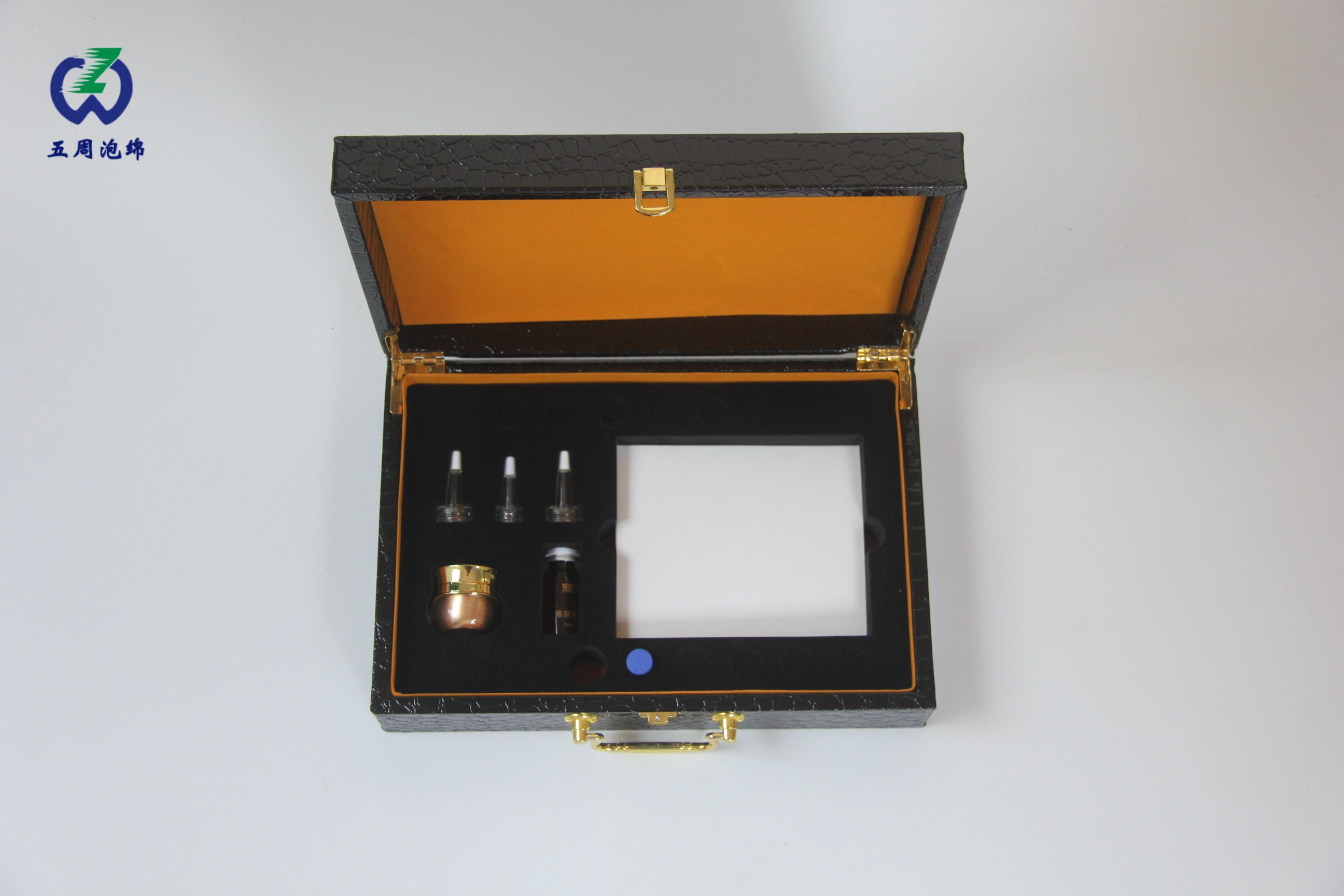 高端美妝儀器 EVA 內(nèi)襯：奢華質(zhì)感與精密防護的禮盒方案